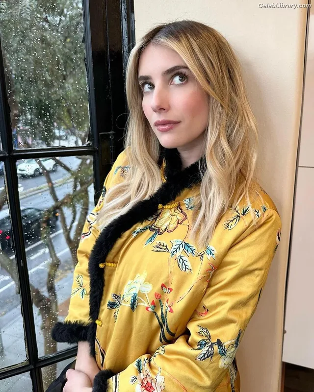Emma Roberts photo 5 of 1780