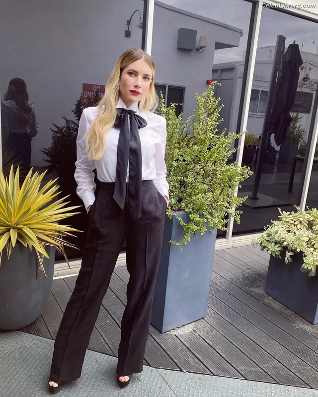 Emma Roberts photo 8 of 1780