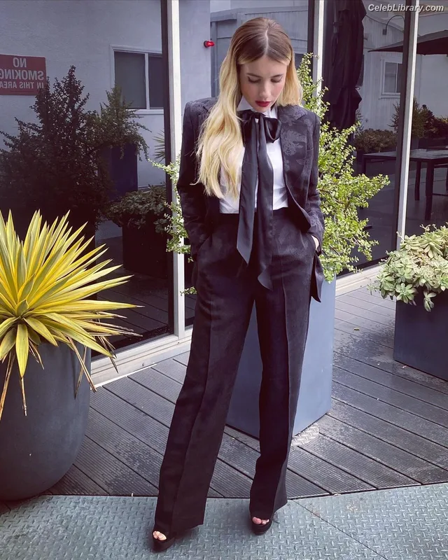 Emma Roberts photo 9 of 1780