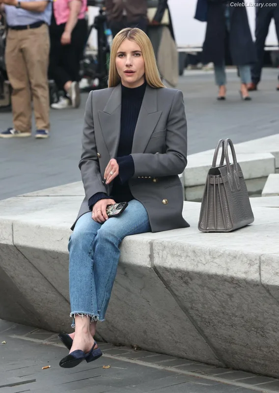 Emma Roberts photo 12 of 1780
