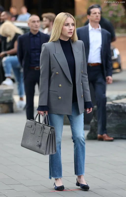 Emma Roberts photo 13 of 1780