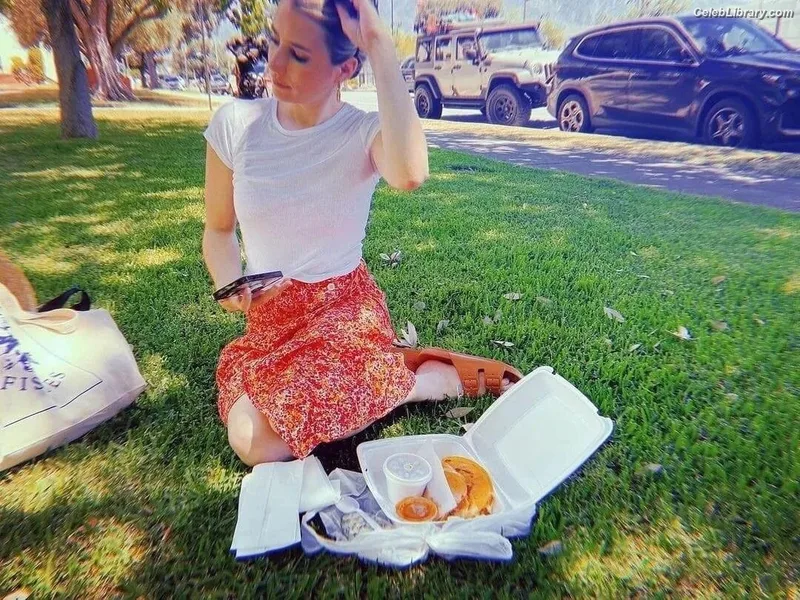Emma Roberts photo 15 of 1780
