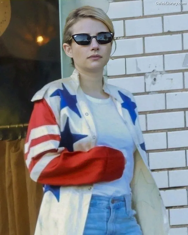 Emma Roberts photo 17 of 1780