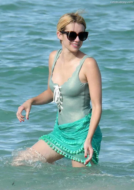 Emma Roberts photo 17 of 1780