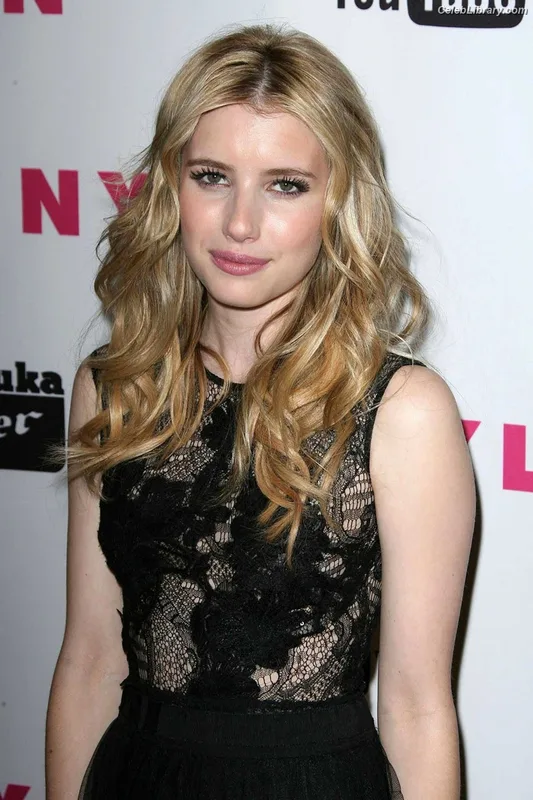 Emma Roberts photo 20 of 1780