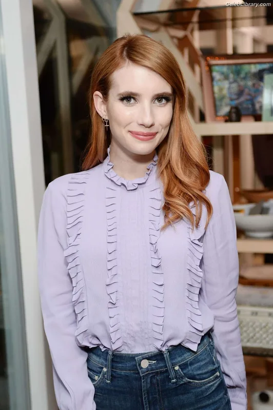 Emma Roberts photo 21 of 1780