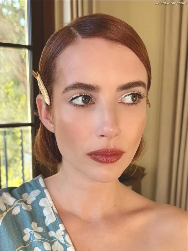Emma Roberts photo 1 of 1780