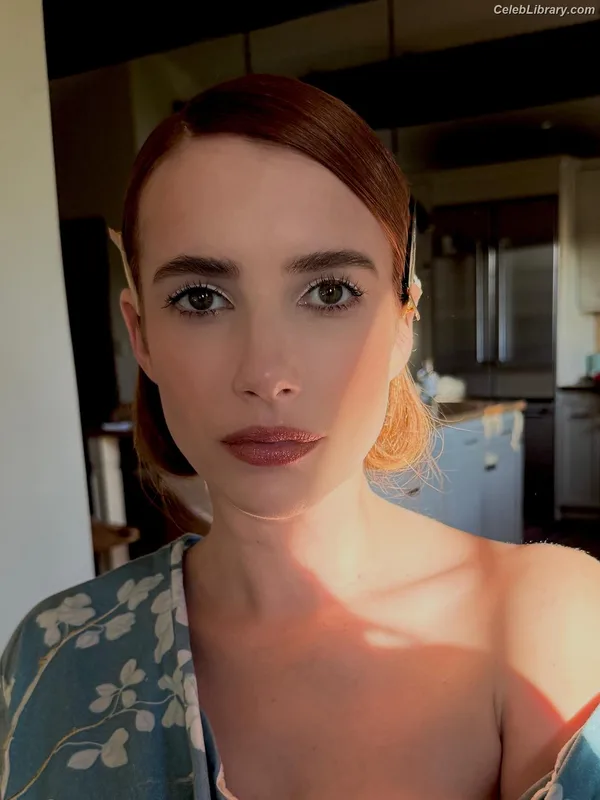 Emma Roberts photo 2 of 1780
