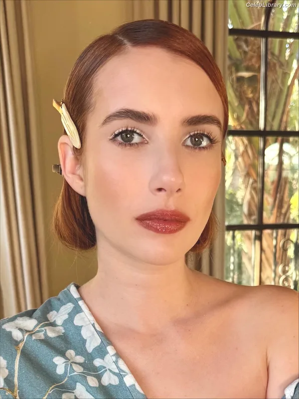 Emma Roberts photo 3 of 1780