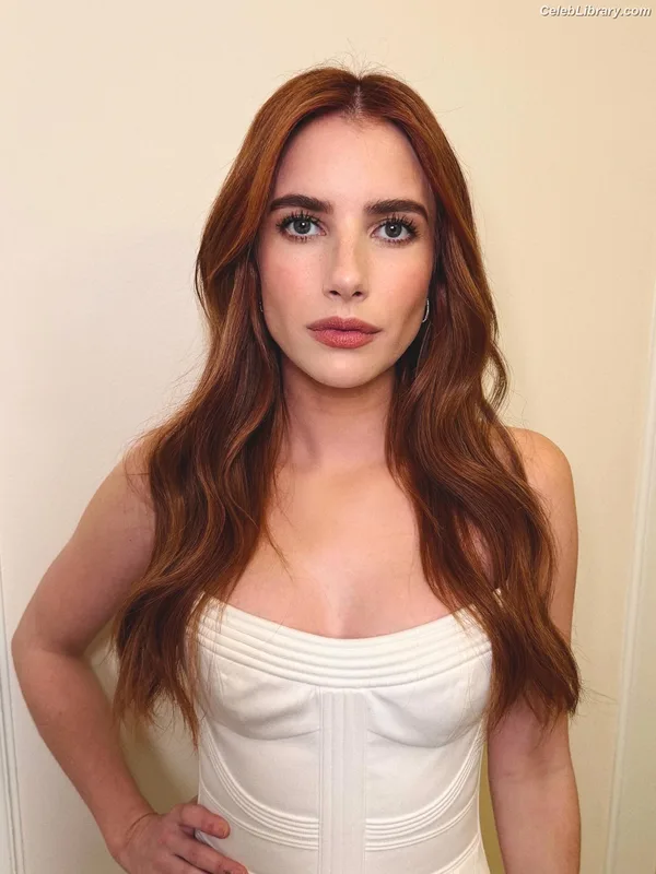 Emma Roberts photo 4 of 1780
