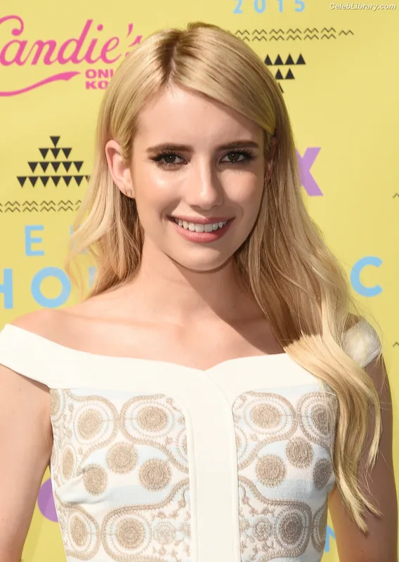 Emma Roberts photo 11 of 1780