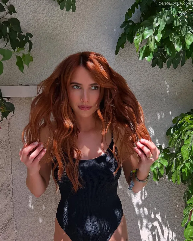 Emma Roberts photo 16 of 1780