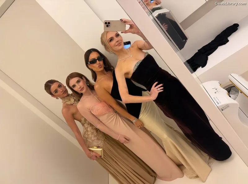 Emma Roberts photo 21 of 1780