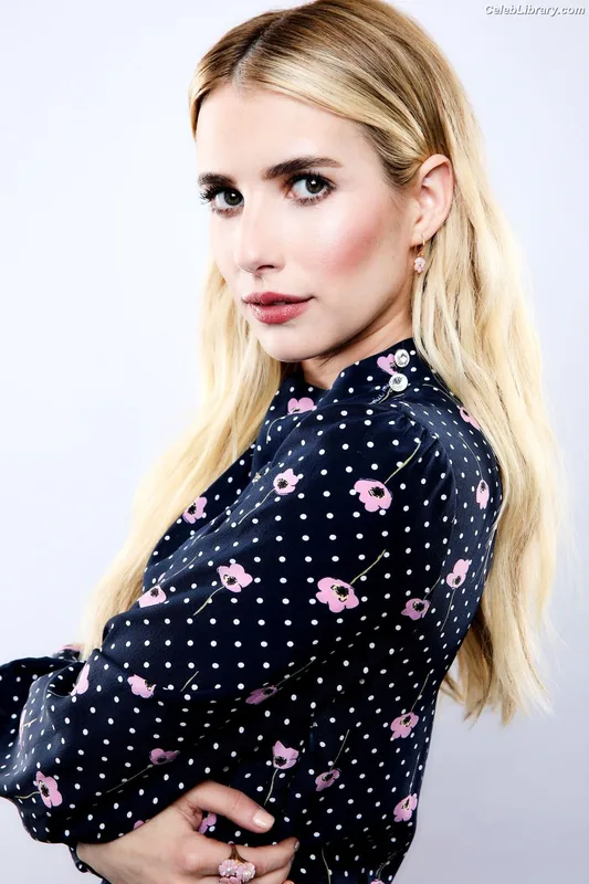Emma Roberts photo 17 of 1780