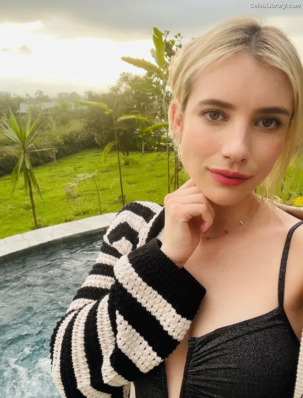 Emma Roberts photo 4 of 1780
