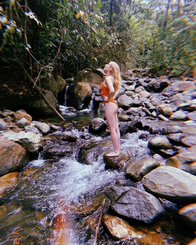 Emma Roberts photo 5 of 1780