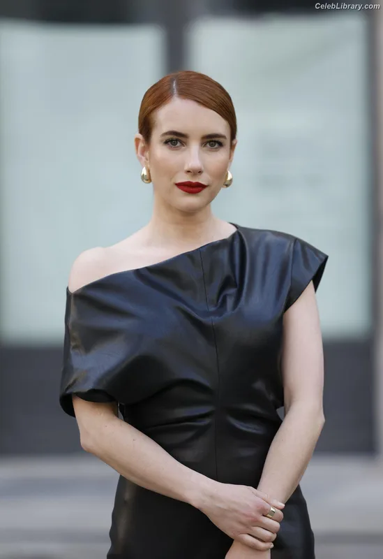 Emma Roberts photo 15 of 1780