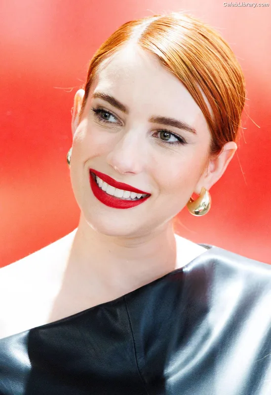 Emma Roberts photo 22 of 1780