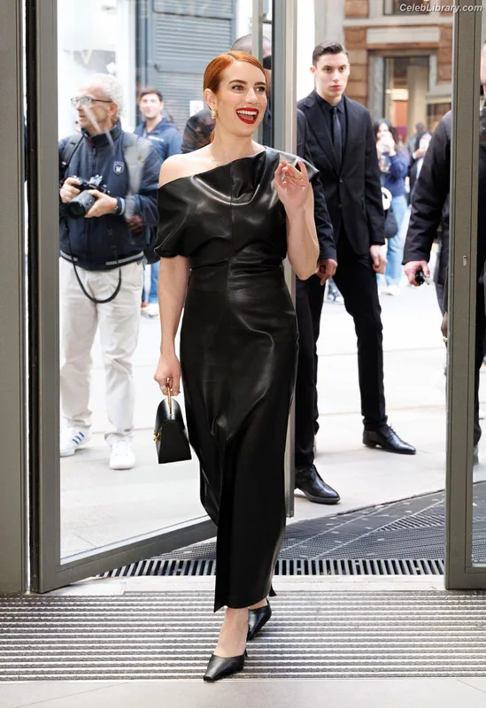 Emma Roberts photo 6 of 1780