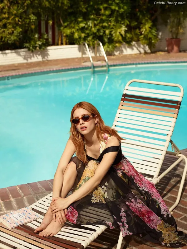 Emma Roberts photo 19 of 1780