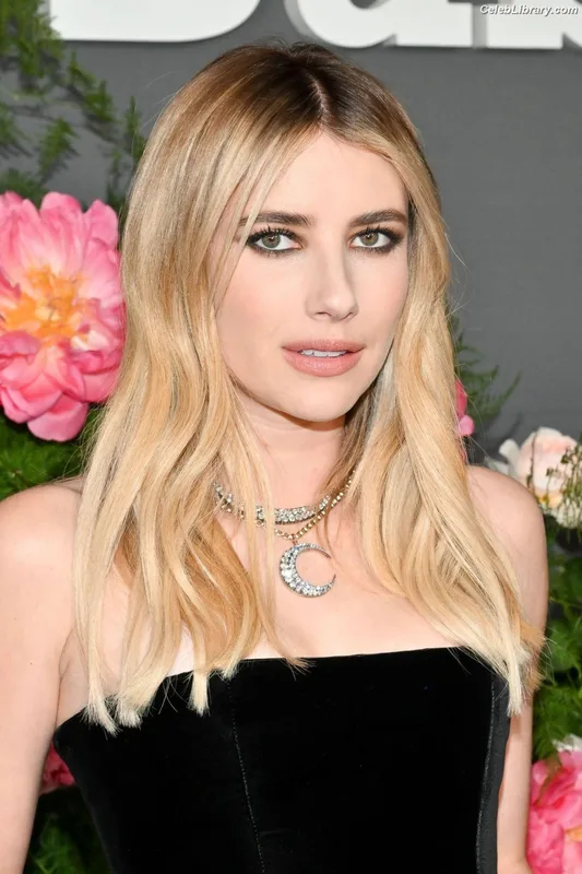 Emma Roberts photo 7 of 1780
