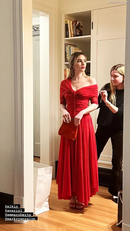 Emma Roberts photo 18 of 1780