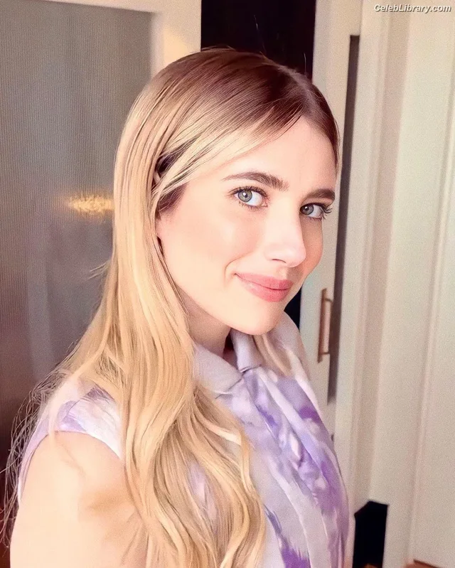 Emma Roberts photo 19 of 1780