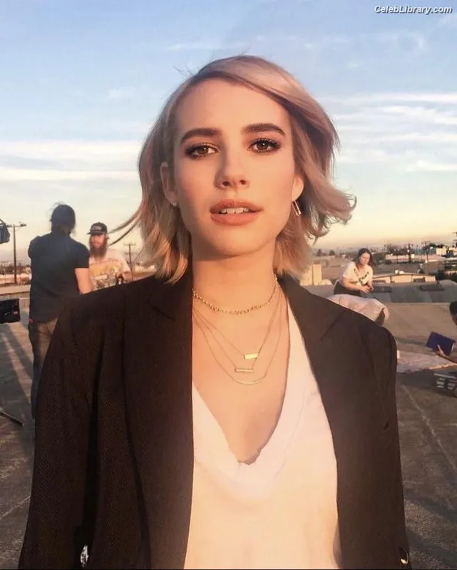 Emma Roberts photo 10 of 1780