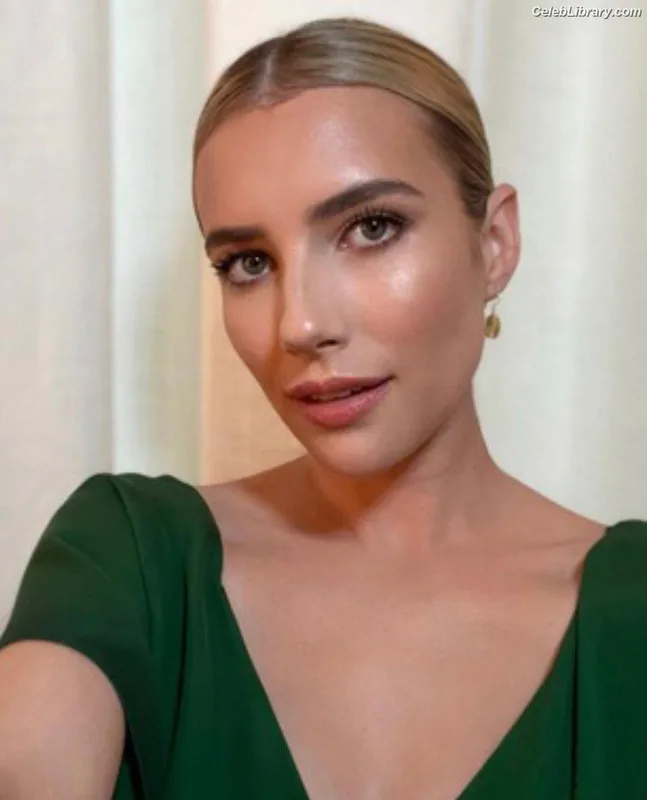 Emma Roberts photo 20 of 1780