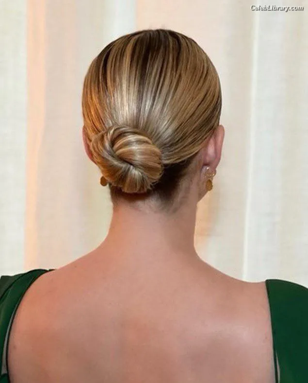 Emma Roberts photo 21 of 1780