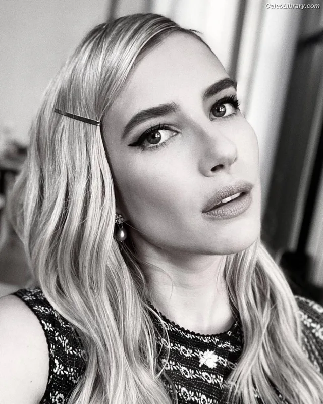 Emma Roberts photo 14 of 1780