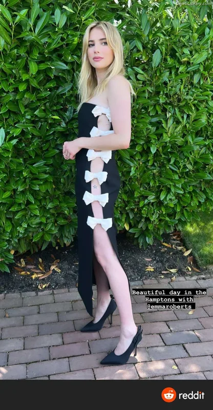 Emma Roberts photo 15 of 1780