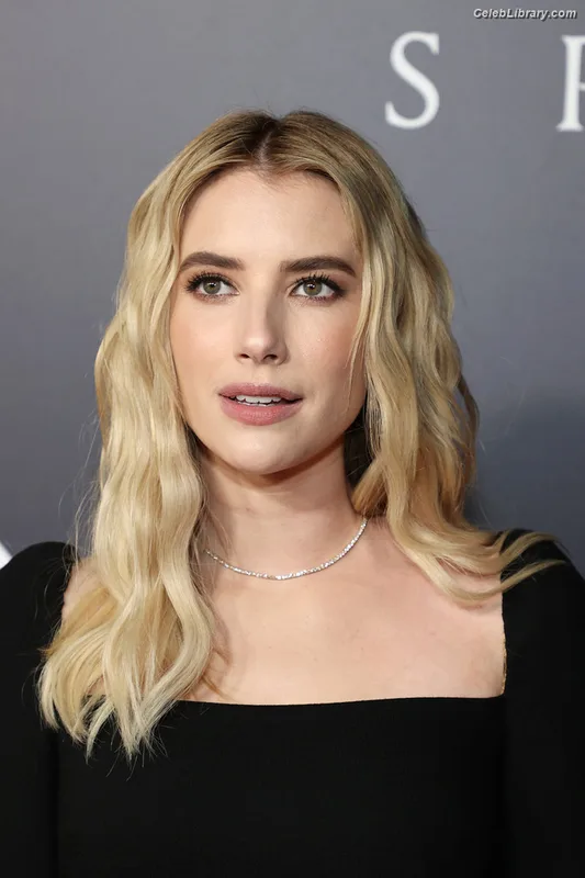 Emma Roberts photo 22 of 1780