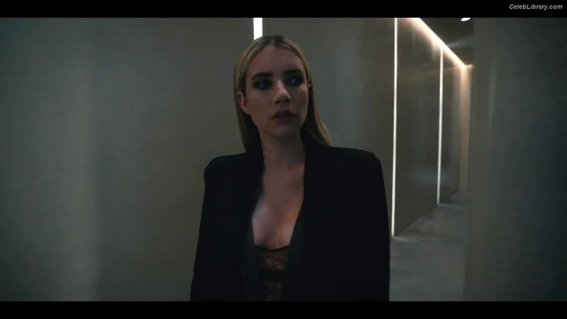 Emma Roberts photo 10 of 1780