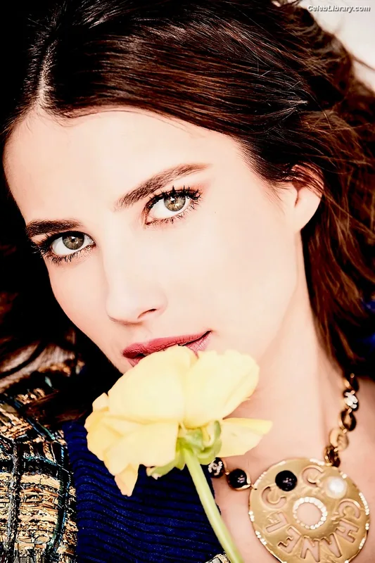 Emma Roberts photo 20 of 1780