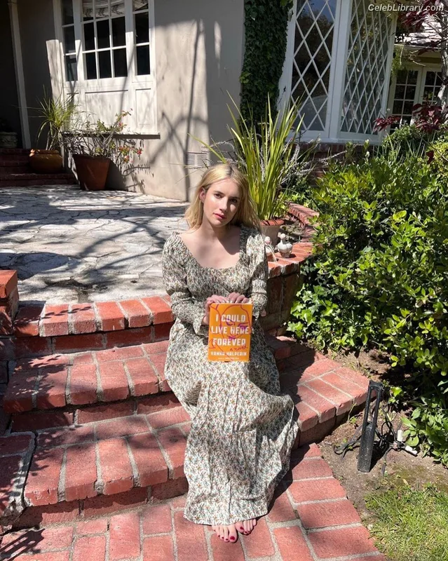 Emma Roberts photo 23 of 1780