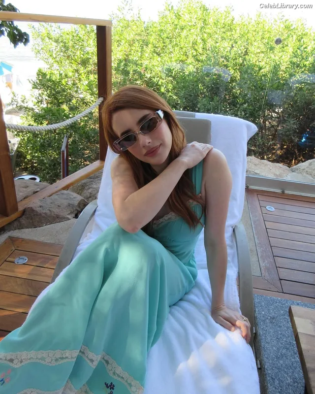 Emma Roberts photo 13 of 1780
