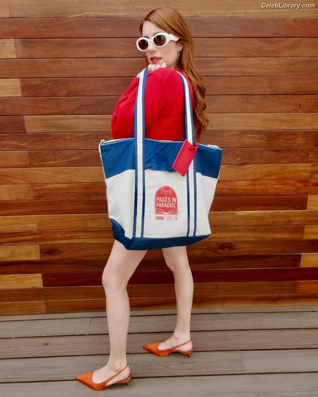 Emma Roberts photo 15 of 1780
