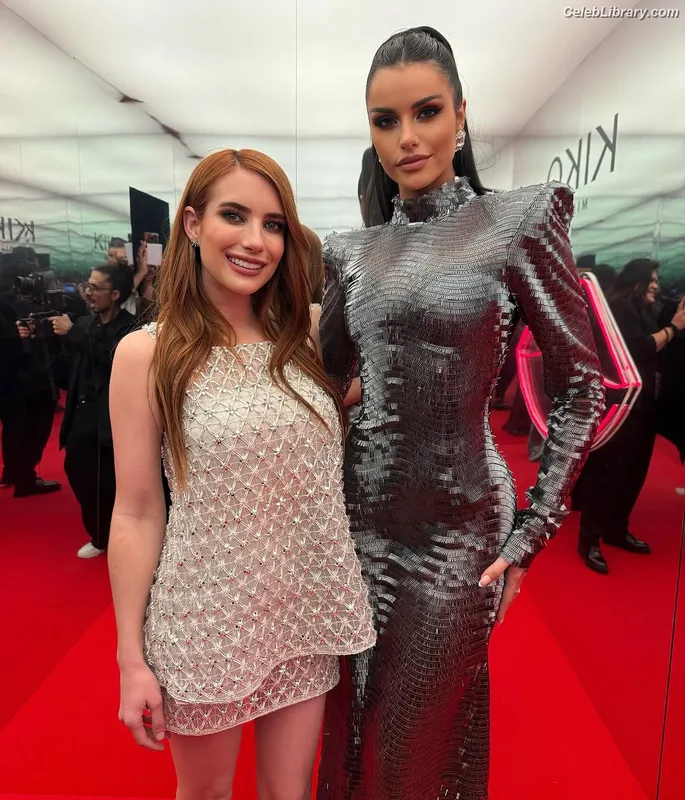 Emma Roberts photo 18 of 1780