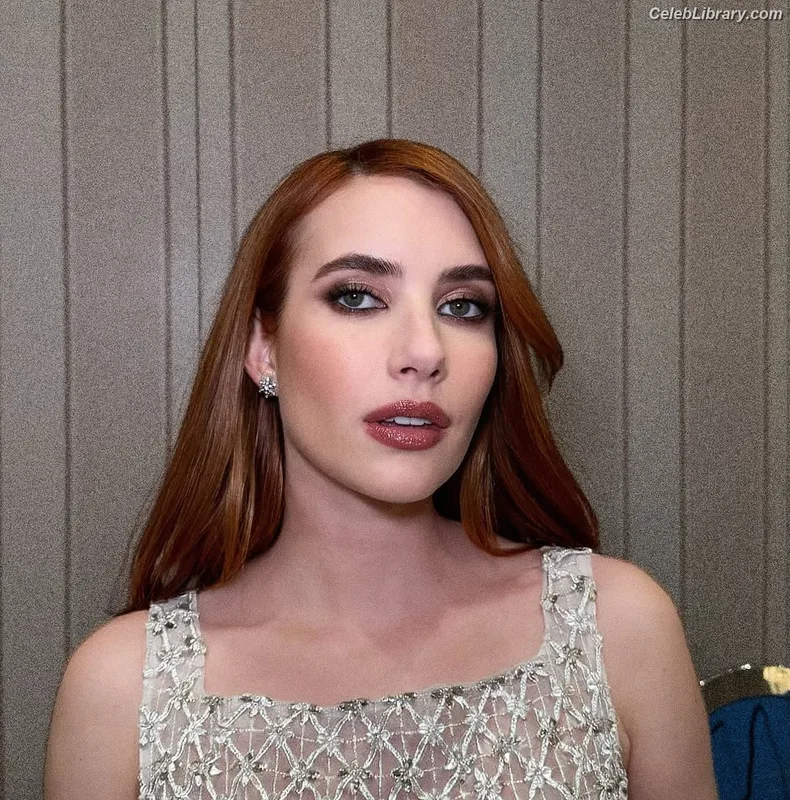 Emma Roberts photo 20 of 1780