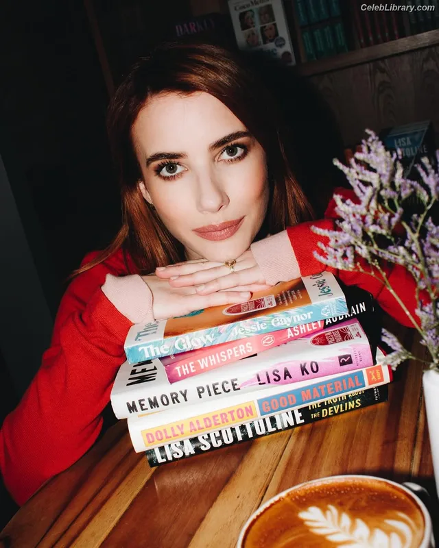 Emma Roberts photo 4 of 1780
