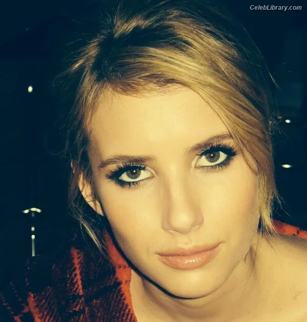Emma Roberts photo 19 of 1780