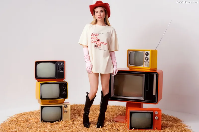 Emma Roberts photo 20 of 1780