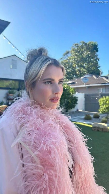 Emma Roberts photo 22 of 1780