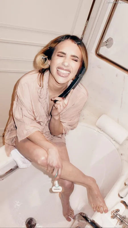 Emma Roberts photo 24 of 1780