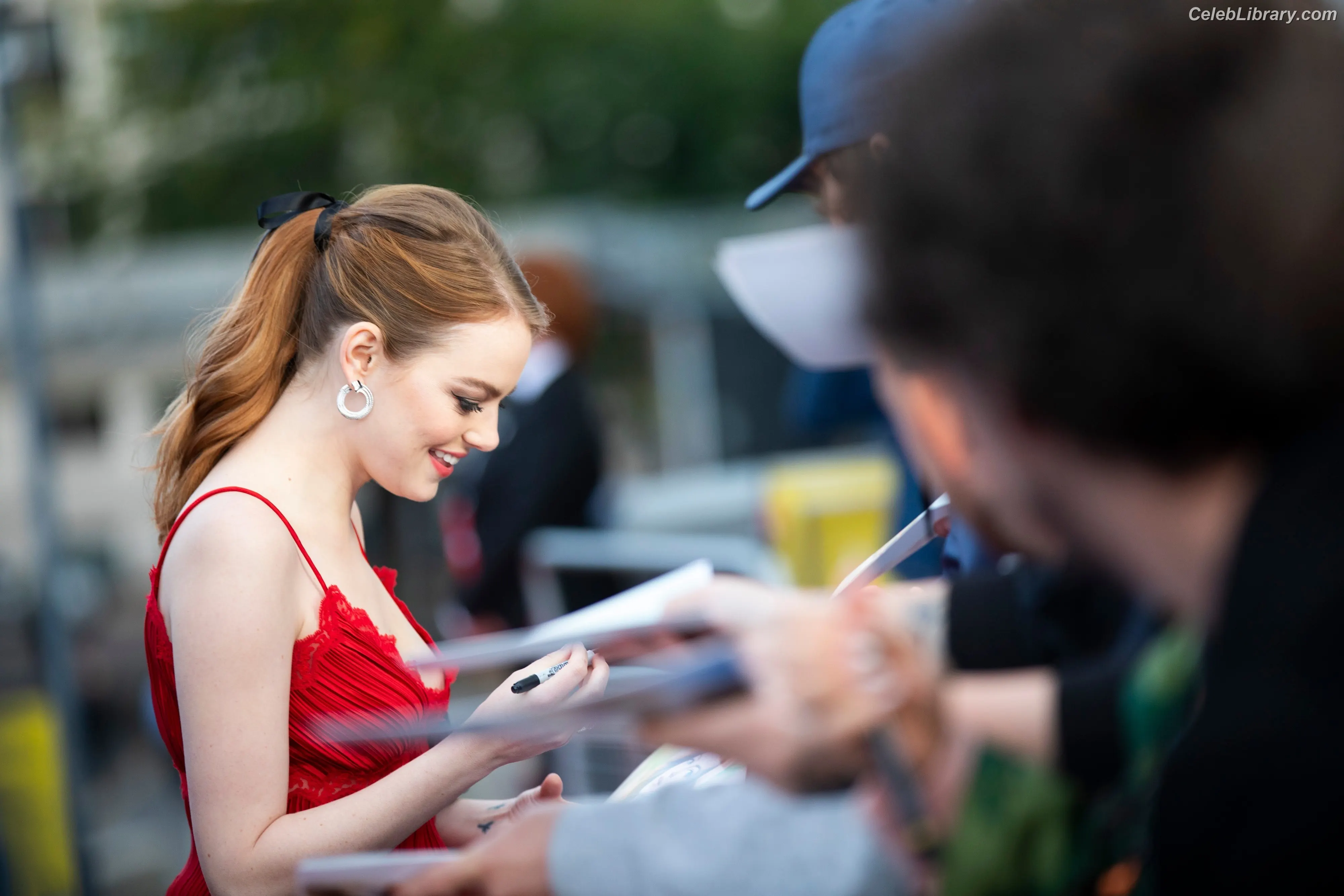 Emma Stone photo 8 of 1455