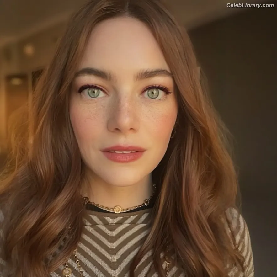 Emma Stone photo 8 of 1455