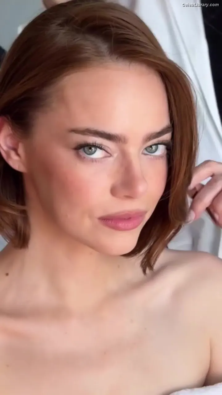Emma Stone photo 22 of 1455
