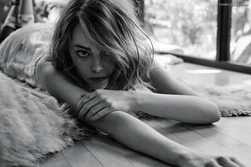 Emma Stone photo 8 of 1455