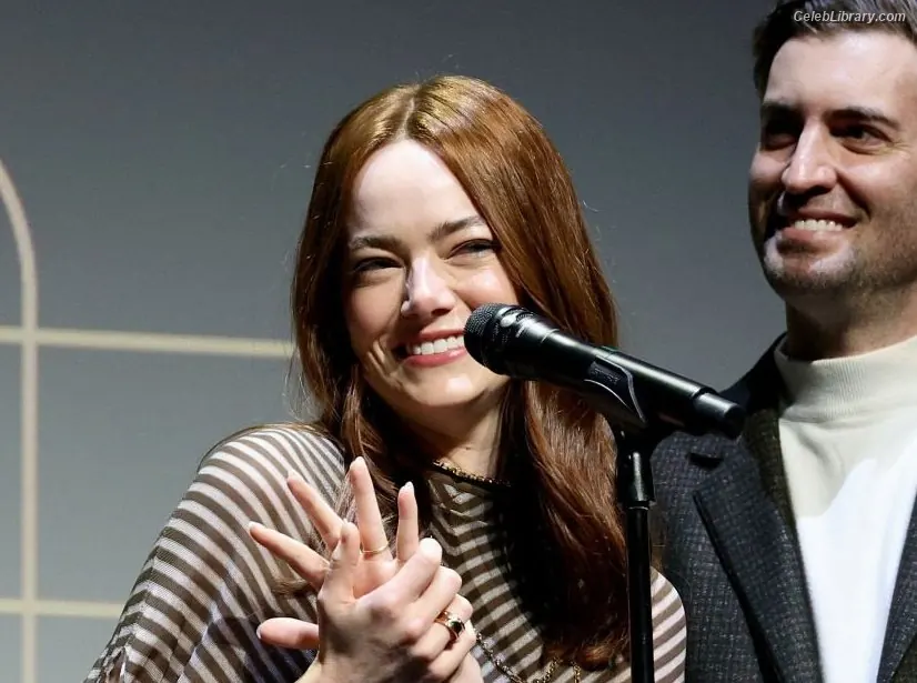 Emma Stone photo 18 of 1455